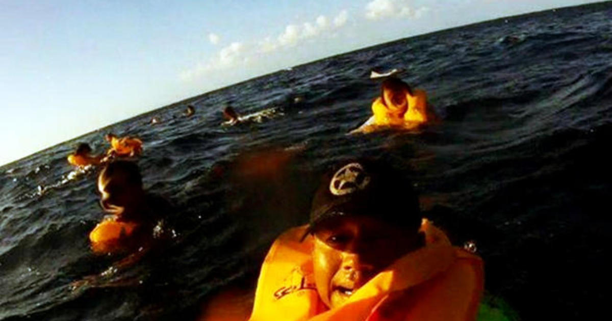 Deadly Hawaiian plane crash captured on camera CBS News