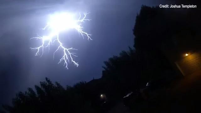 lightning.jpg 