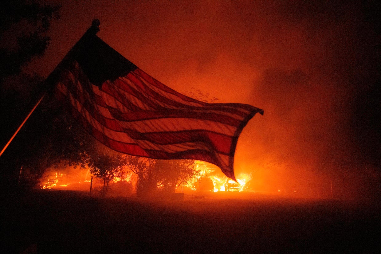 TOPSHOT-US-CALIFORNIA-WILDFIRE-FIRE 