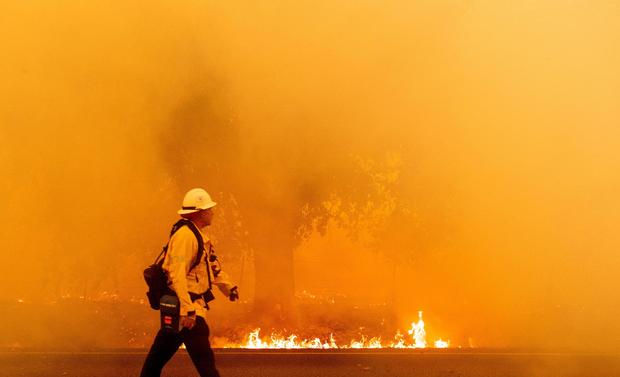 TOPSHOT-US-CALIFORNIA-WILDFIRE-FIRE 