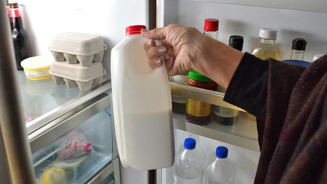 refrigerator-milk-1-14.jpg 