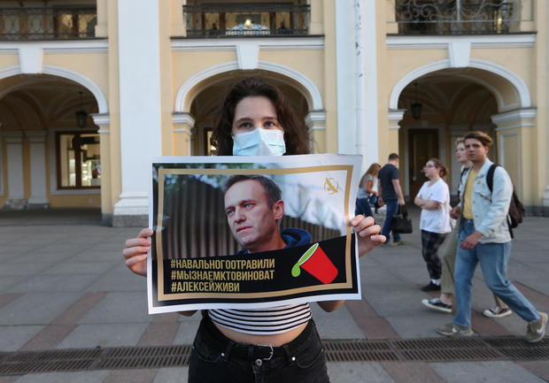 People gather to show support for Russian opposition leader Alexei Navalny in Saint Petersburg 
