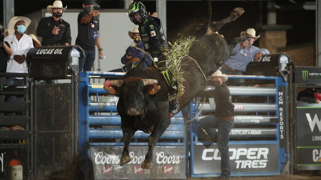 Jose-Vitor-Leme-rides-Chiseled-for-94-points-in-Salt-Lake-City_Courtesy_AndyWatson_BullStockMedia-3.jpg 