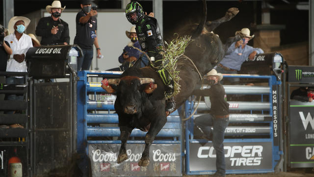 Jose-Vitor-Leme-rides-Chiseled-for-94-points-in-Salt-Lake-City_Courtesy_AndyWatson_BullStockMedia.jpg 