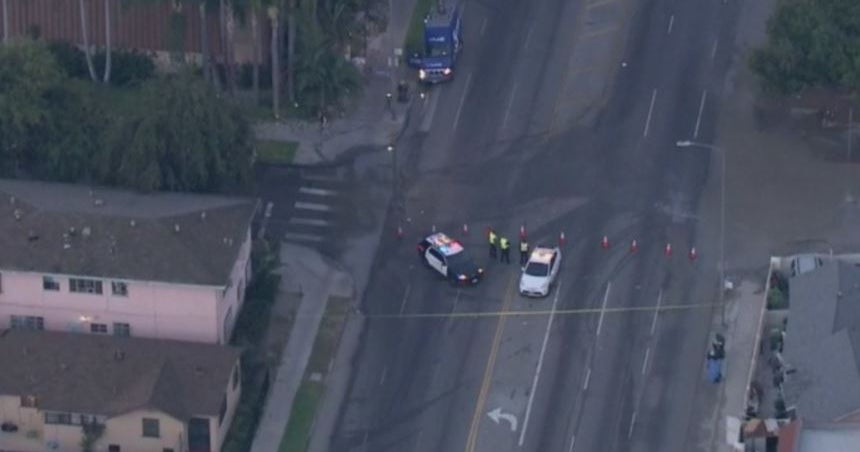 Water Main Break Floods West Adams Intersection - CBS Los Angeles