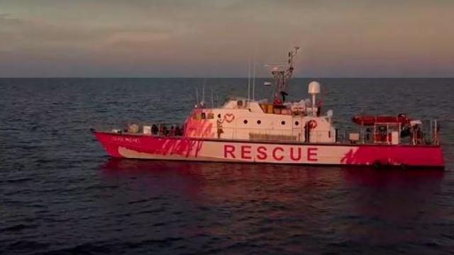 banksy-migrant-refugee-rescue-boat.jpg 