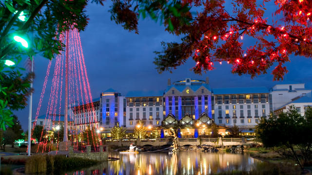 Holiday-Decor-Exterior.jpg 