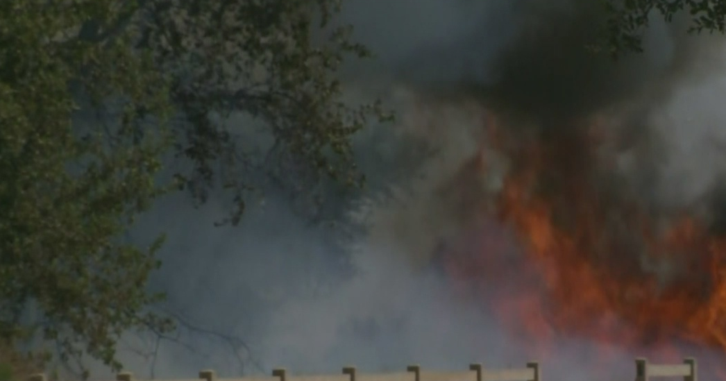 405 Freeway Reopens After Temporary Closure Due To Grass Fire - CBS Los ...