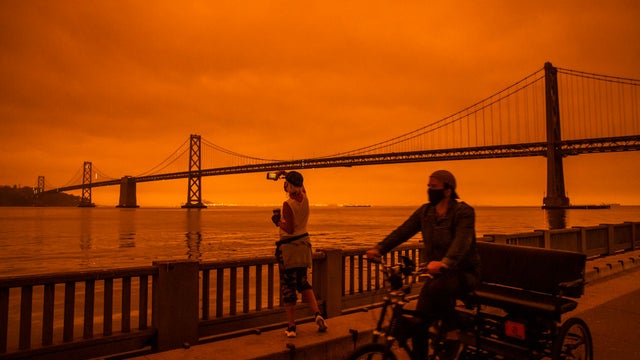 san_francisco_smoke_orange_sky_1228427713.jpg 