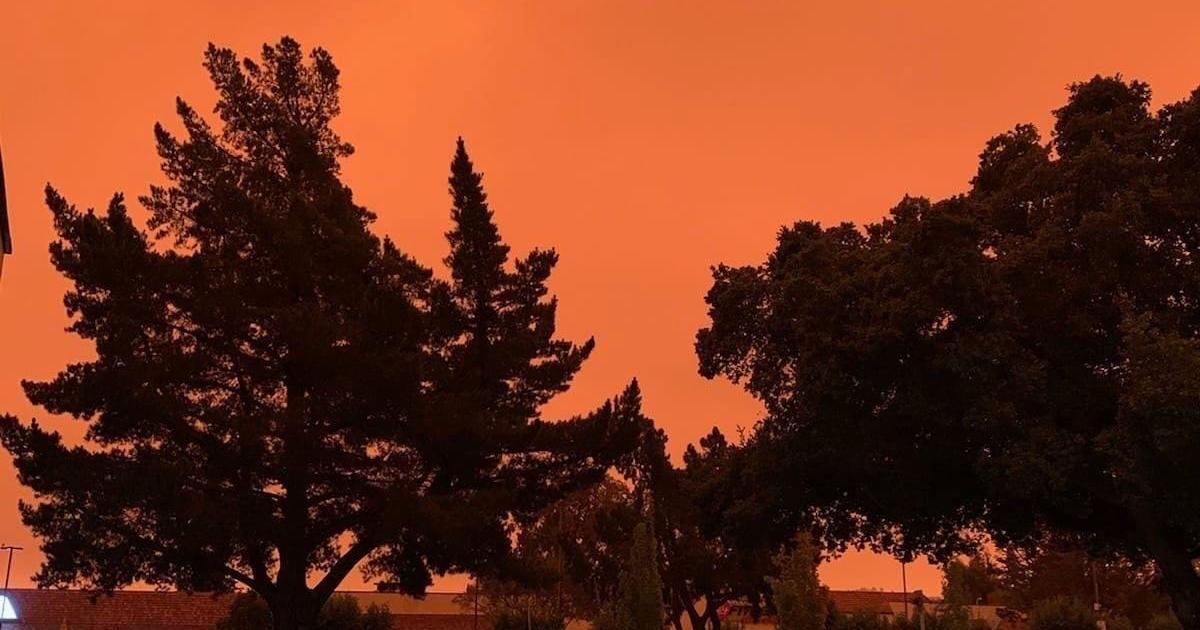 Wildfire smoke creates eerie scene at Giants, A's baseball games