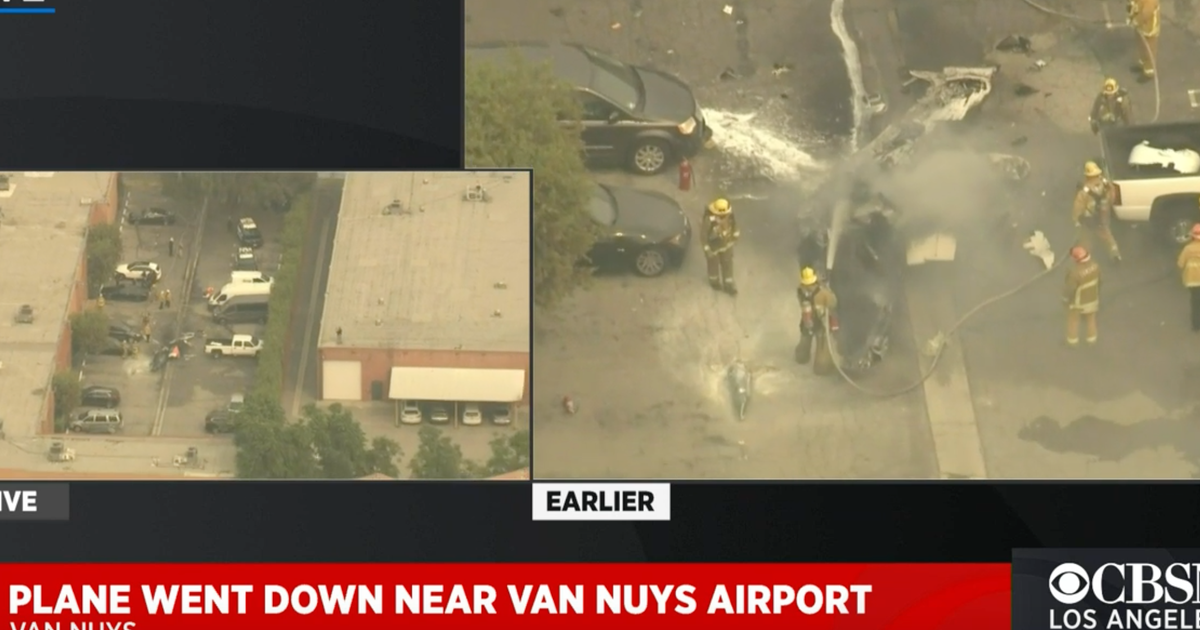 Small Plane Crashes Near Van Nuys Airport, Killing 2 People CBS Los