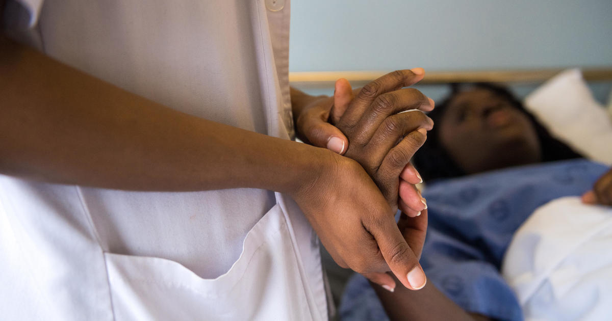 How Black doulas are fighting the maternal mortality crisis - CBS News