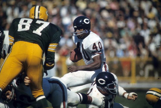 Video Chicago Bears legend Gale Sayers dies at 77 - ABC News