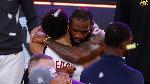 Nuggets-and-Lakers-Lebron-hug.jpg 