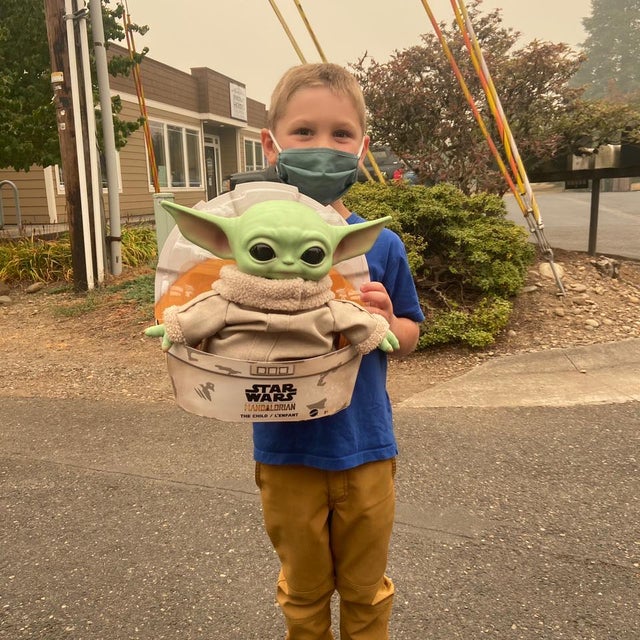 baby yoda and carver 