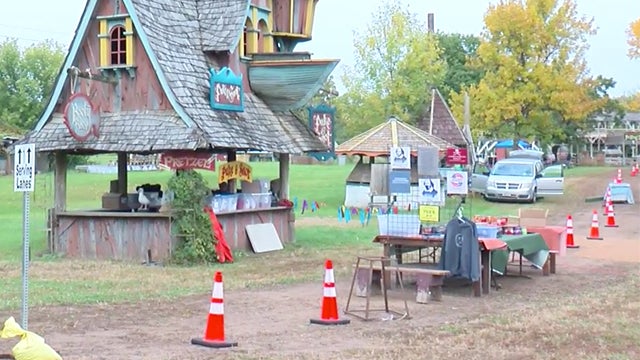 Renaissance-Festival-Car-Parade.jpg 