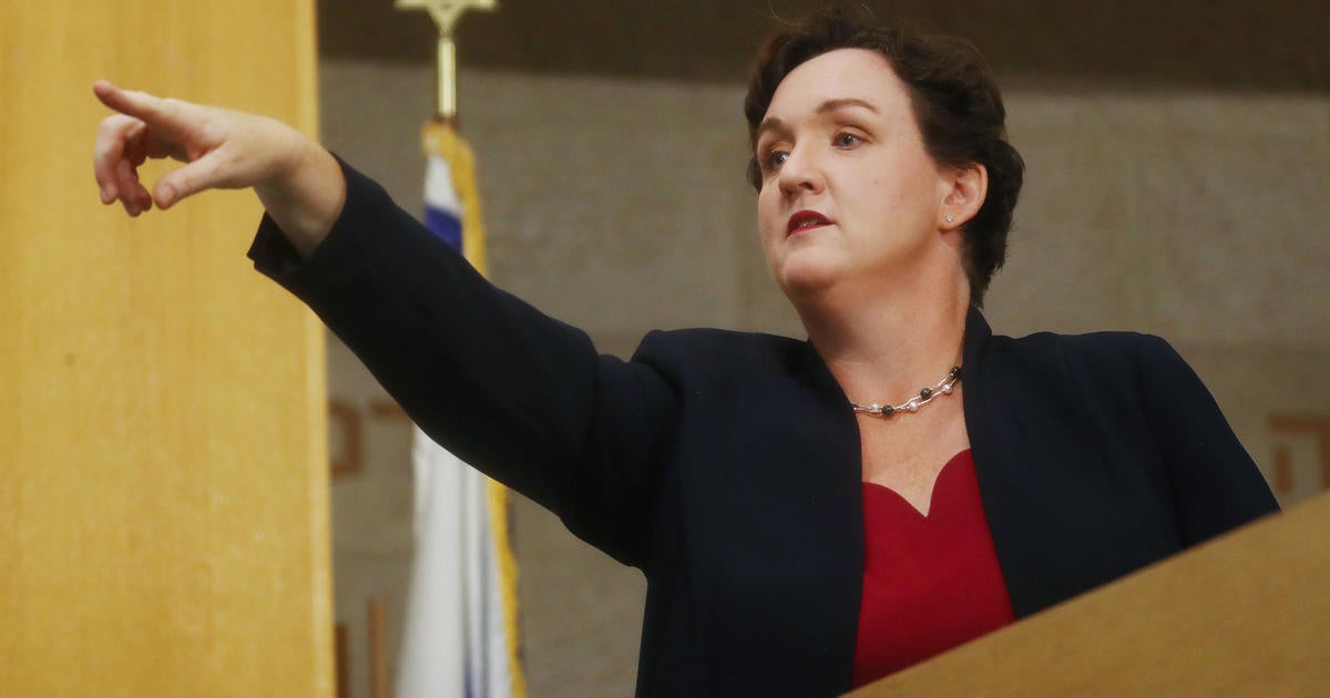 Rep. Katie Porter gives pharma executive the 