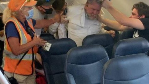 allegiant-air-passenger-restrained-after-1020-fight-on-flight-after-refusing-to-wear-mask.jpg 
