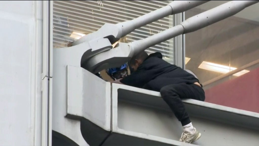 Caught On Video: Police Pull Man Climbing New York Times Building To ...