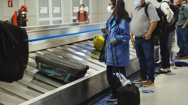 Airport-masks.jpg 