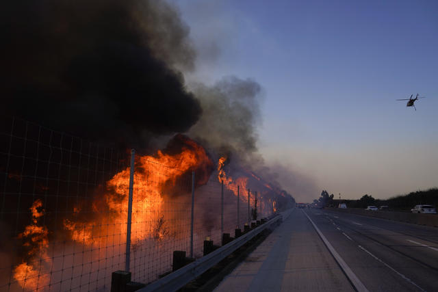 Eerie scene for Giants game as wildfire smoke engulfs Oracle Park