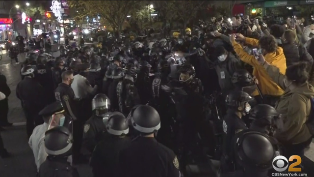 election-protesters-and-police-thurs-night.png 