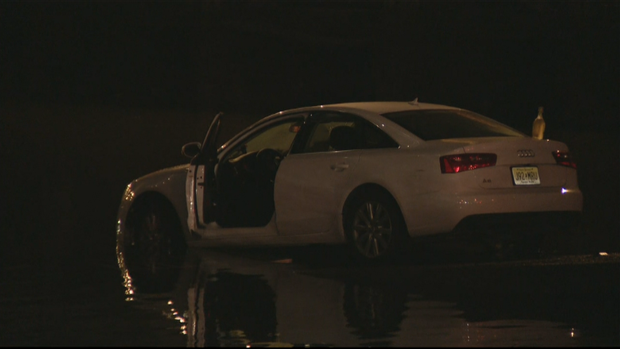 05VO_COLUMBUS BLVD CAR IN WATER.transfer_frame_203 