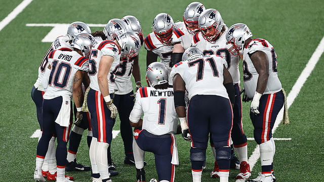 patriots-huddle.jpg 