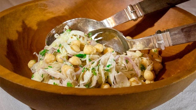 garbanzo-salad-with-shaved-red-onions-and-fennel-660.jpg 