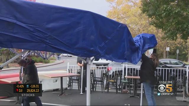 outdoor-dining-in-rain.jpg 