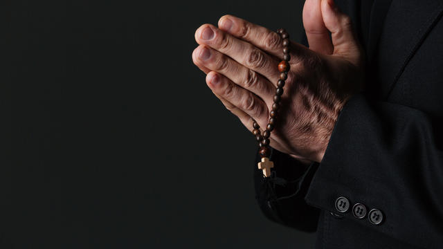priest-hands.jpg 