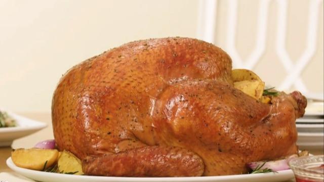 cbsn-fusion-during-the-pandemic-thanksgiving-celebrations-are-smaller-and-so-are-the-turkeys-thumbnail-594001-640x360.jpg 