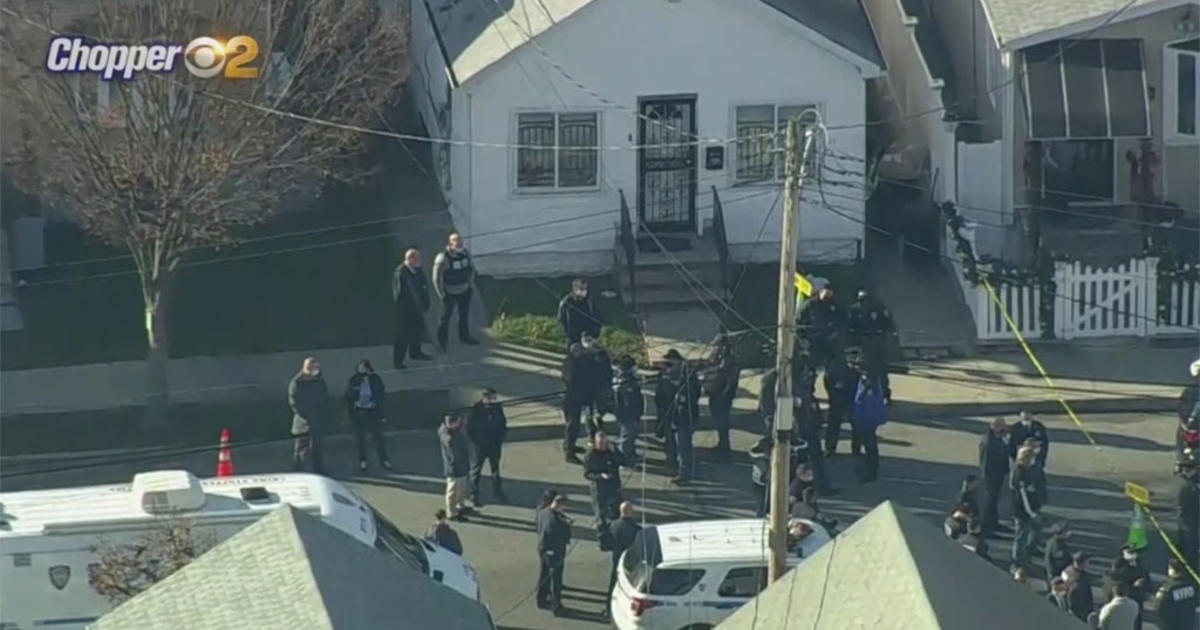 2 NYPD Officers Shot In Springfield Gardens, Queens; Suspect Dead - CBS ...