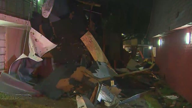 Storm damage at Arlington apartment complex 