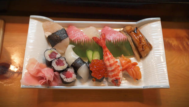 serving-up-sushi-e-620.jpg 