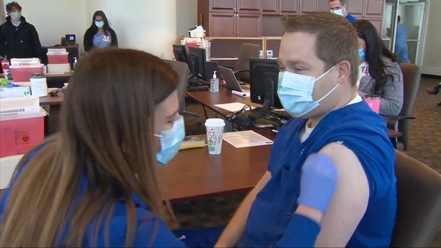 ER NURSE GETS VACCINE .transfer_frame_52 (1) 