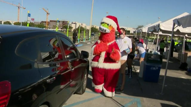 MIAMI-HEAT-FOOD-GIVEAWAY-RAW-12-18-20.jpg 