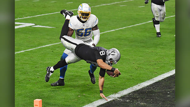 Raiders vs. Chargers score: Justin Herbert leads L.A. to an overtime win  over the Raiders and Marcus Mariota 