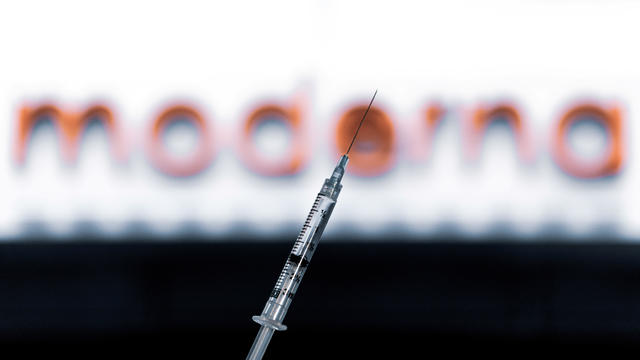 FILE PHOTO: MODERNA ANNOUNCES A VACCINE AGAINST COVID-19 EFFECTIVE AT 94.5% 