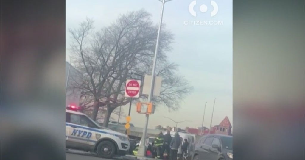 Teenager Struck By Vehicle In Queens - CBS New York