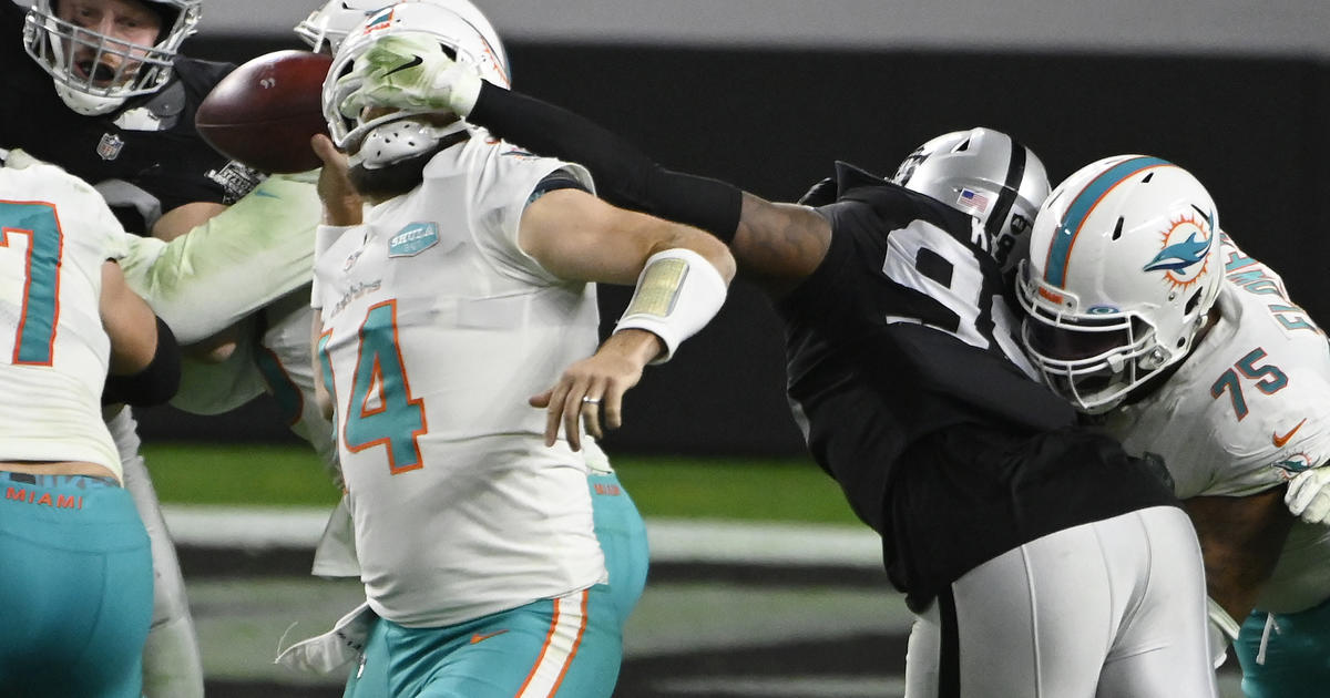 Las Vegas Raiders narrowly earn playoff berth over Chargers