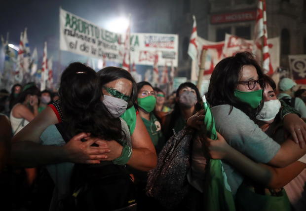 Protests as senate debates abortion bill in Buenos Aires 