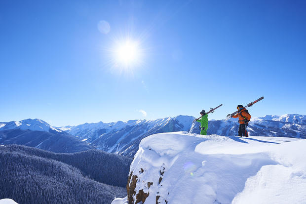 backcountry Two male skiers looking out from snow covered ridge, Aspen, Colorado, USA 