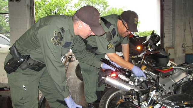 dirt-bikes-police.jpg 