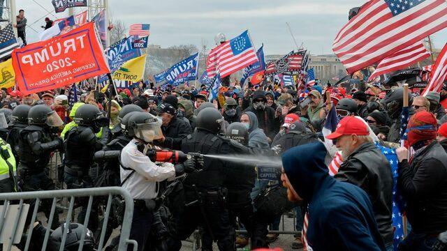 cbsn-fusion-capitol-security-failure-double-standard-police-black-lives-matter-protest-thumbnail-622268-640x360.jpg 