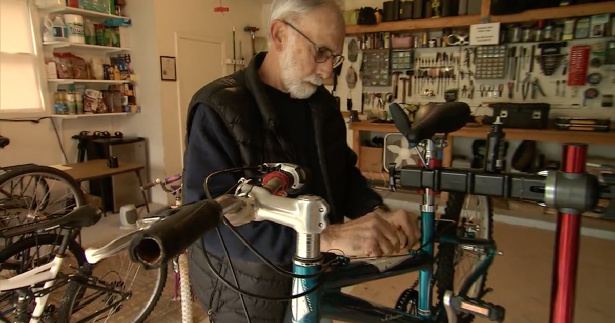 Retired mathematician fixes bikes for hundreds without charging a dime ...