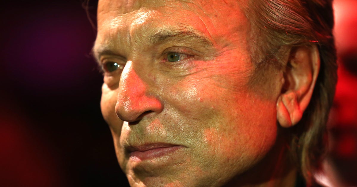 Illusionist Siegfried Fischbacher of Siegfried & Roy has died at 81