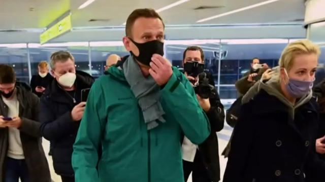 cbsn-fusion-russian-opposition-leader-alexei-navalny-detained-thumbnail-628780-640x360.jpg 