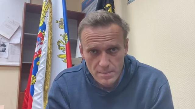 navalny-youtube-january2021-police-station.jpg 