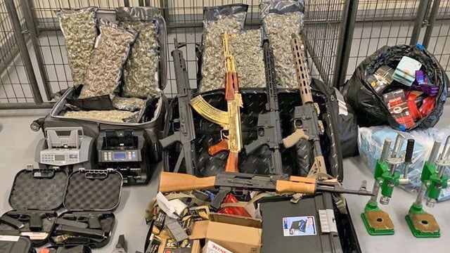 guns-drugs-10.jpg 